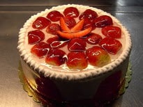 4 Kişilik Çilekli yaş pasta En yakın pastane Isparta pasta